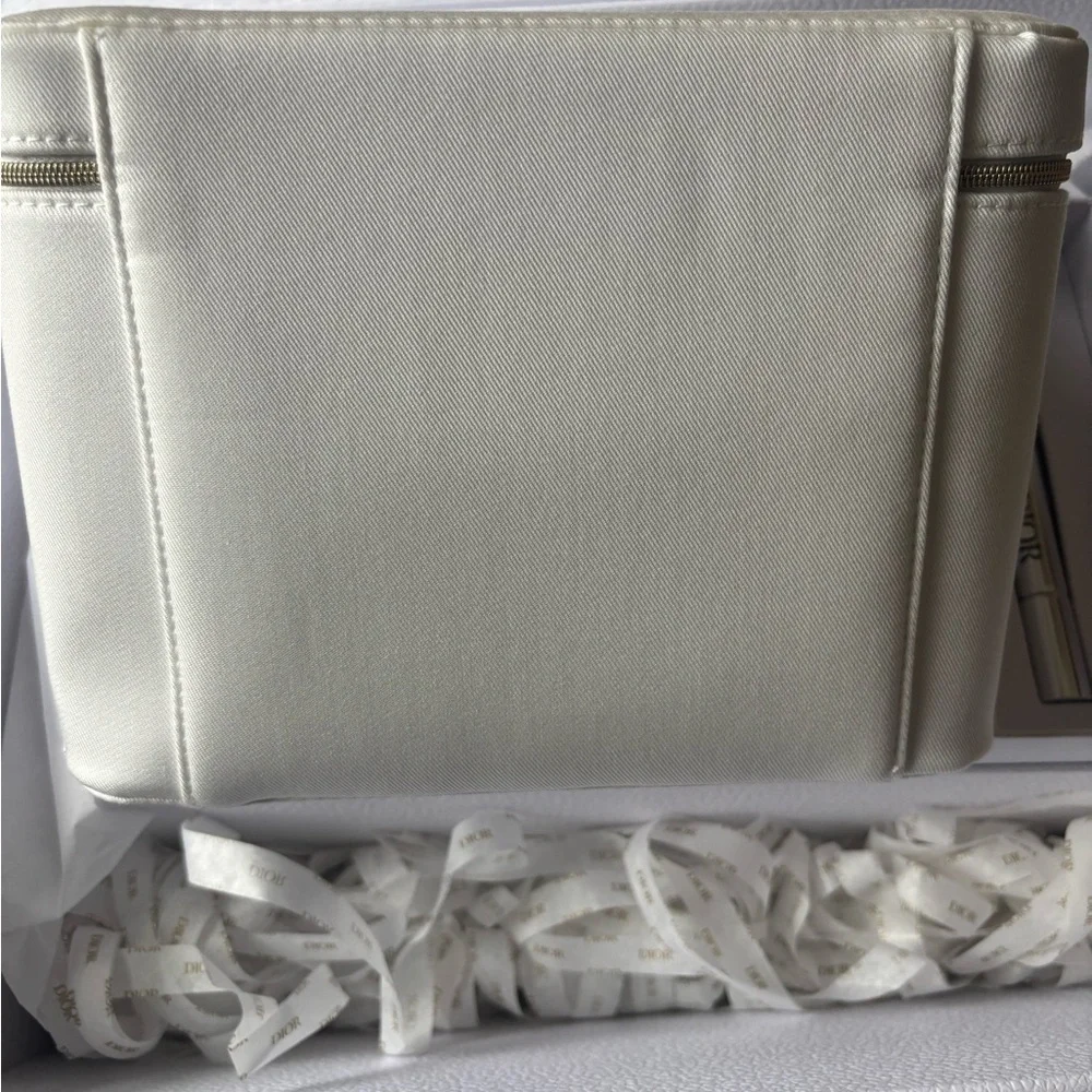 Dior Beauty Platinum gift- train case, head band, hand towel - Picture 8 of 13